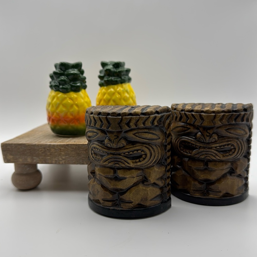 Popular Destinations Hawaii Vacation Souvenir  Salt and Pepper‎ Shakers 2 Sets